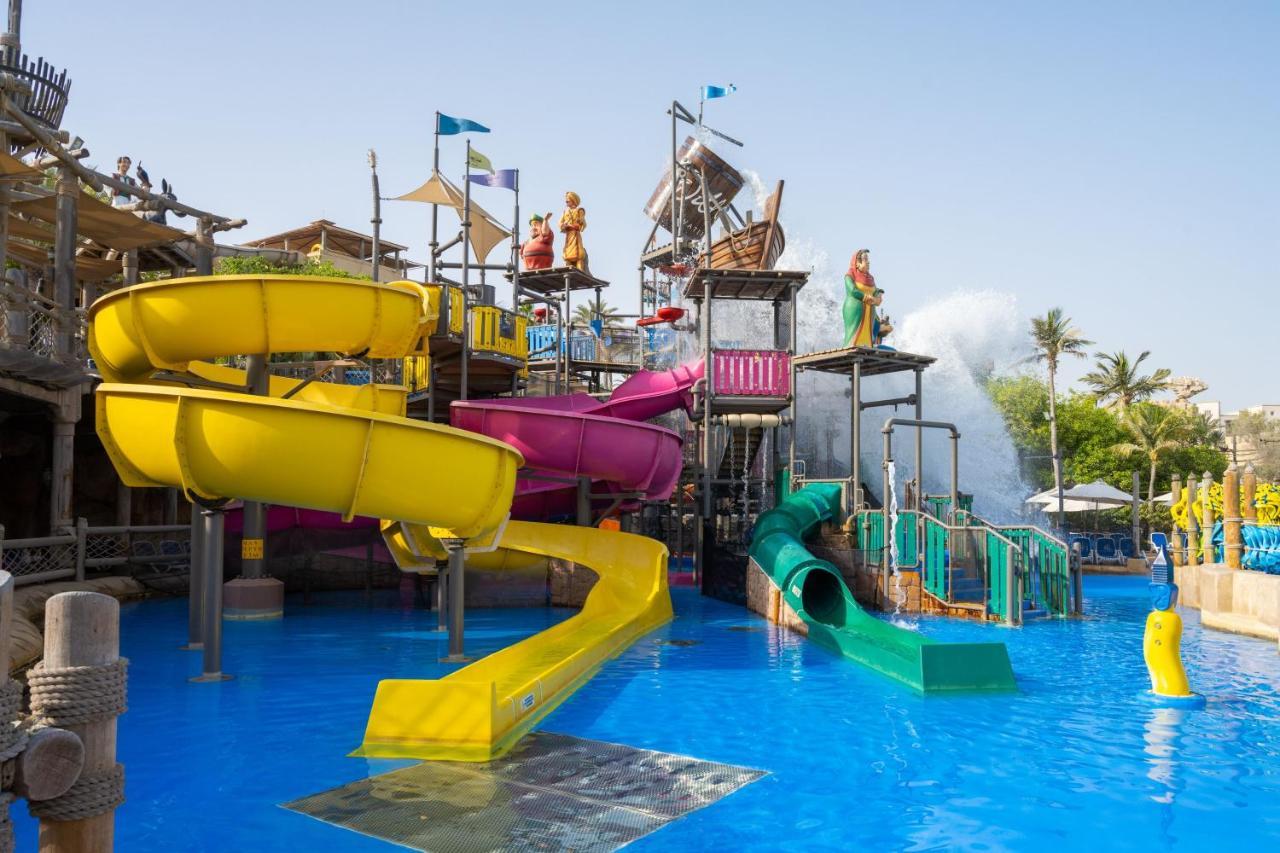 Jumeirah Beach Hotel Dubaï Extérieur photo The pirate ship at Splash Jungle Water Park