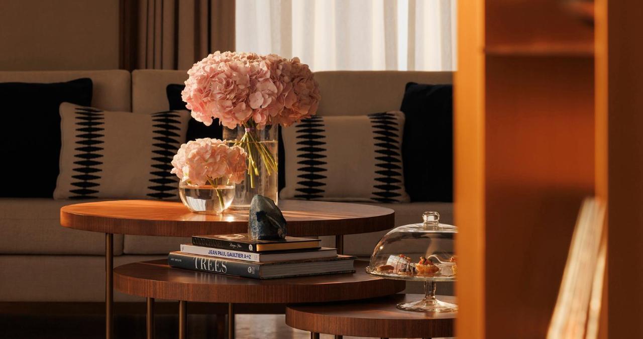 Jumeirah Beach Hotel Dubaï Extérieur photo A detail of the interior of a suite at The Hari