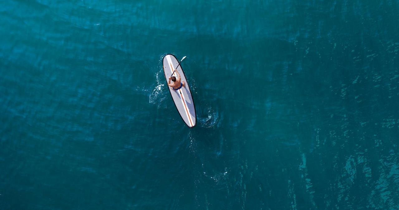 Jumeirah Beach Hotel Dubaï Extérieur photo Stand-up paddle boarder