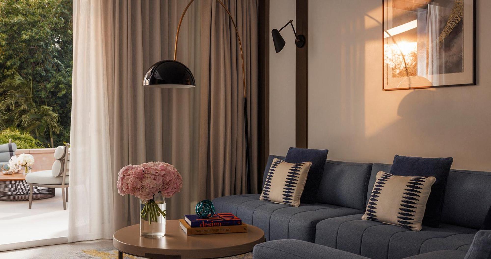Jumeirah Beach Hotel Dubaï Chambre photo A living room at The Standard East Village